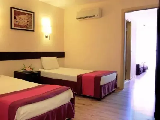 کلی ریزورت مارماریس